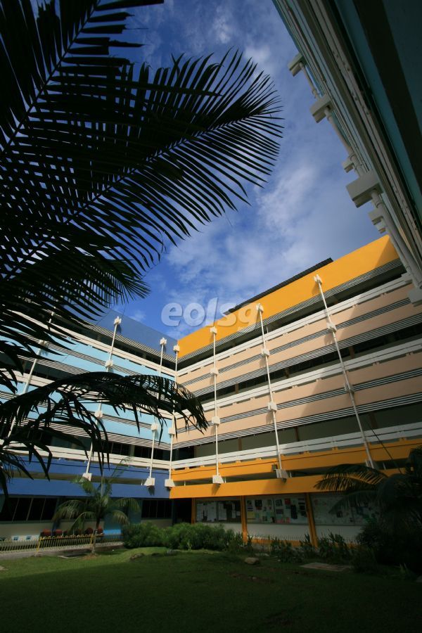 �¼�����ѧ���¼���ɯ�ٹ���ѧԺ��ɫһ��