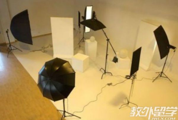 �¼���TMCѧԺ���ڴ�ý���ƾ�ҵǰ��